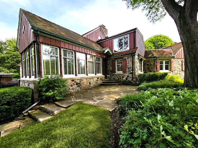 19605 Davidson ROAD, Brookfield, WI 53045
