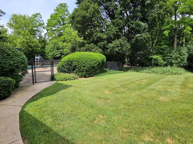 19605 Davidson ROAD, Brookfield, WI 53045
