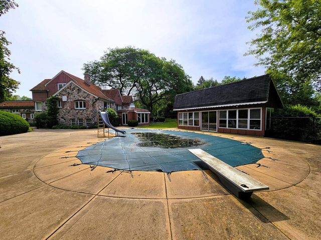 19605 Davidson ROAD, Brookfield, WI 53045