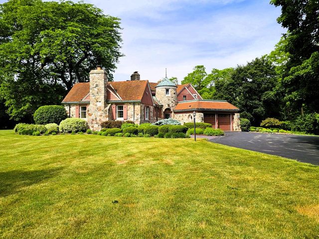 19605 Davidson ROAD, Brookfield, WI 53045
