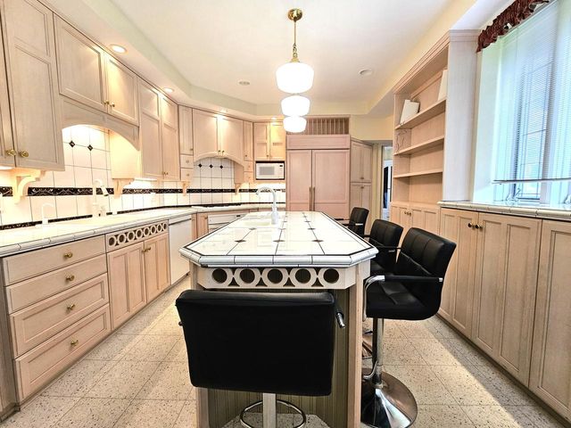 19605 Davidson ROAD, Brookfield, WI 53045