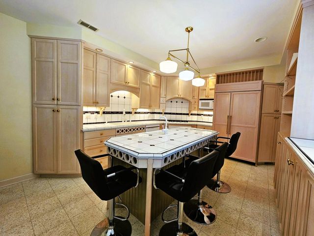 19605 Davidson ROAD, Brookfield, WI 53045