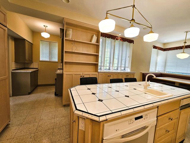 19605 Davidson ROAD, Brookfield, WI 53045