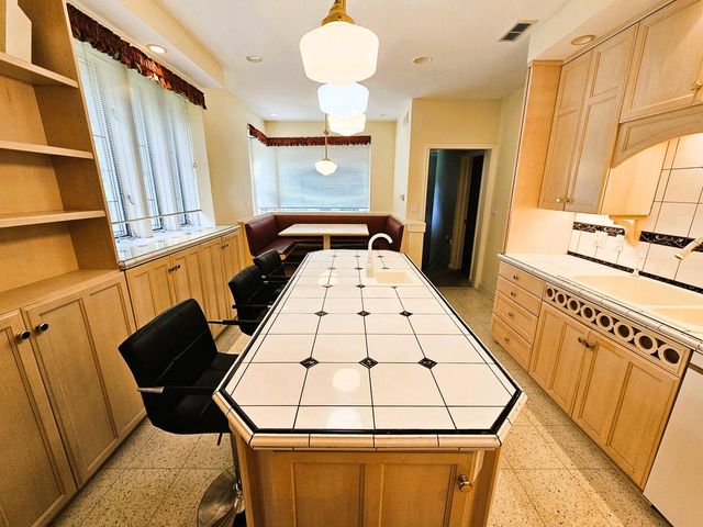 19605 Davidson ROAD, Brookfield, WI 53045