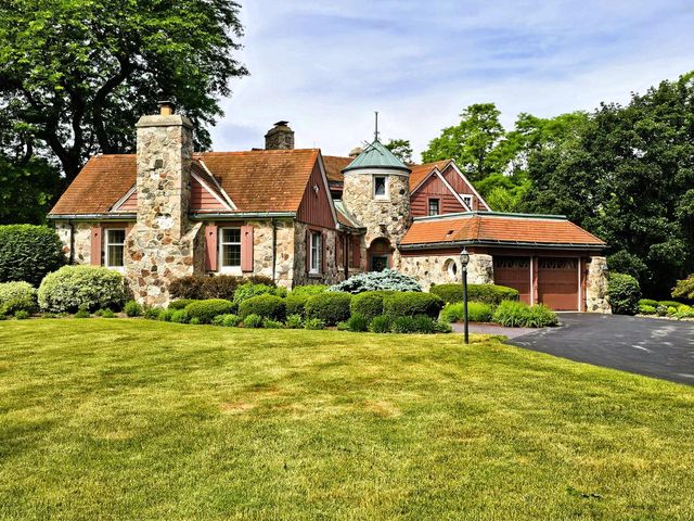 19605 Davidson ROAD, Brookfield, WI 53045