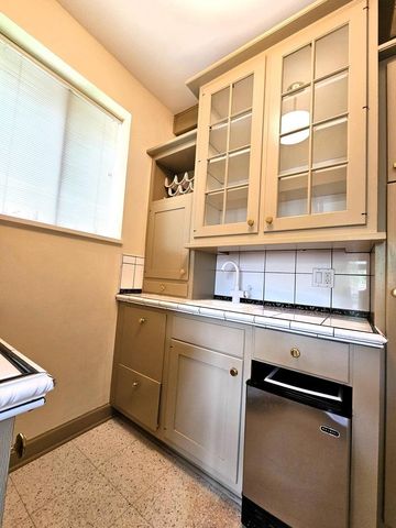 19605 Davidson ROAD, Brookfield, WI 53045