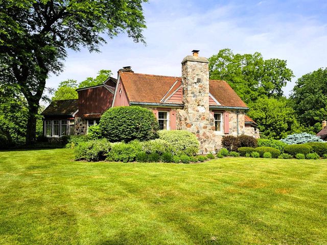 19605 Davidson ROAD, Brookfield, WI 53045