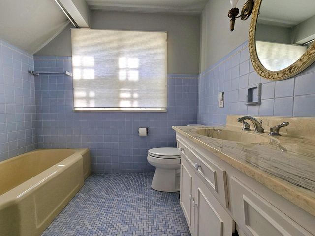 19605 Davidson ROAD, Brookfield, WI 53045