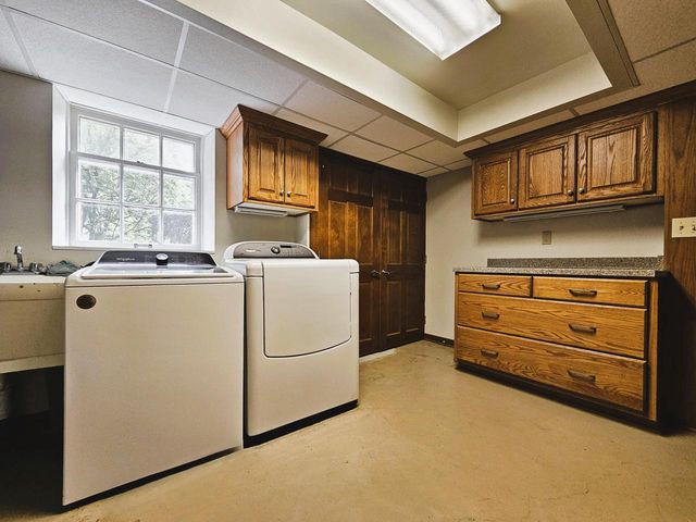 19605 Davidson ROAD, Brookfield, WI 53045
