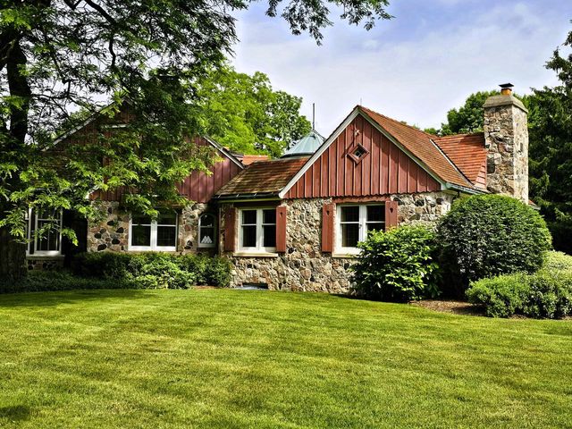19605 Davidson ROAD, Brookfield, WI 53045