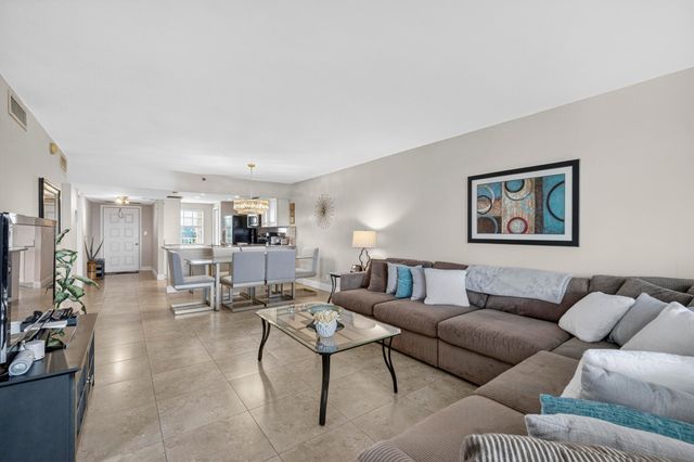 3499 Oaks Way 703, Pompano Beach, FL 33069