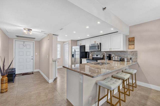 3499 Oaks Way 703, Pompano Beach, FL 33069