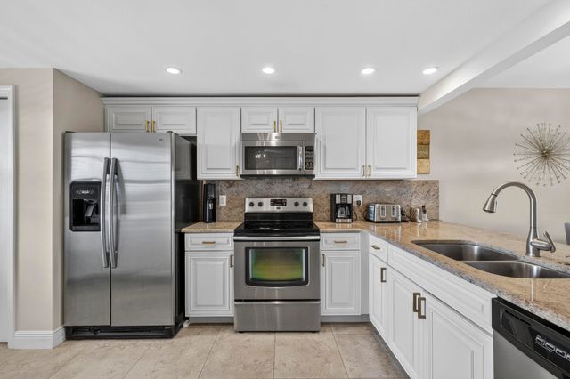 3499 Oaks Way 703, Pompano Beach, FL 33069