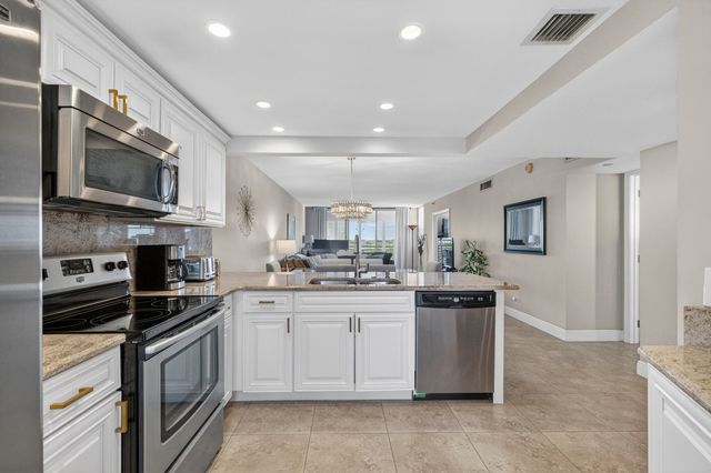 3499 Oaks Way 703, Pompano Beach, FL 33069