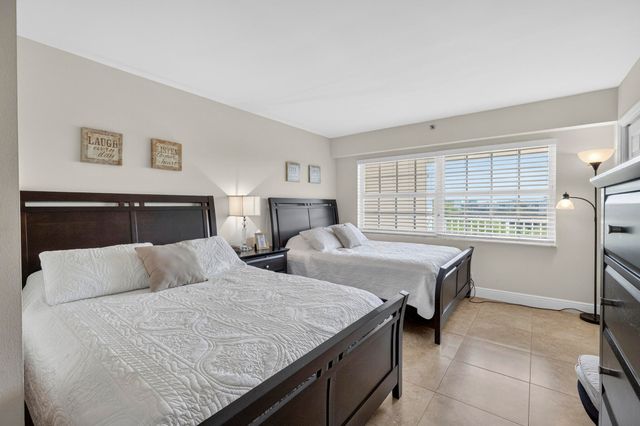 3499 Oaks Way 703, Pompano Beach, FL 33069