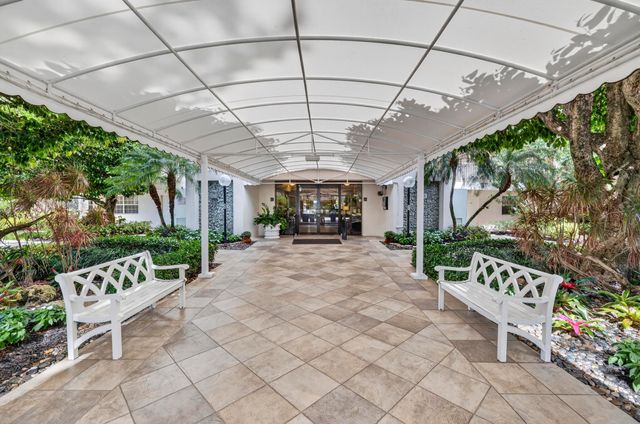 3499 Oaks Way 703, Pompano Beach, FL 33069