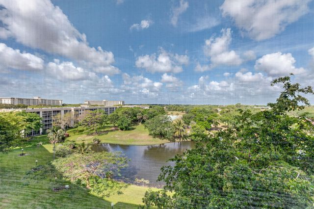 3499 Oaks Way 703, Pompano Beach, FL 33069