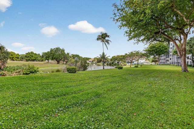 3499 Oaks Way 703, Pompano Beach, FL 33069