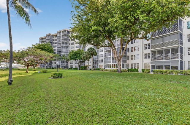 3499 Oaks Way 703, Pompano Beach, FL 33069