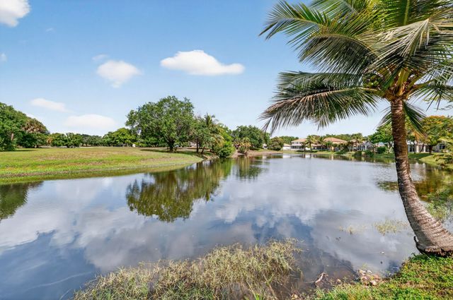 3499 Oaks Way 703, Pompano Beach, FL 33069