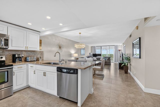 3499 Oaks Way 703, Pompano Beach, FL 33069