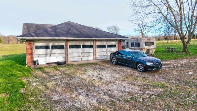 5916 E CR 700 N, Grandview, IN 47615