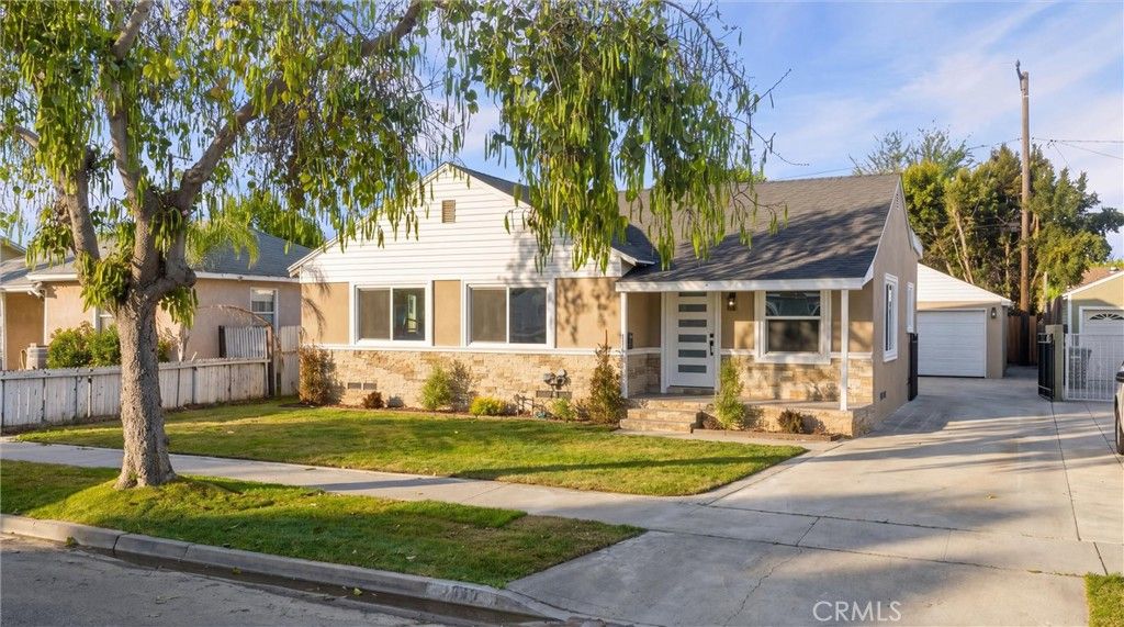 Image 1 of property listing at 6049 Whitewood Avenue, Lakewood, CA 90712