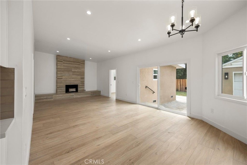 Image 10 of property listing at 6049 Whitewood Avenue, Lakewood, CA 90712