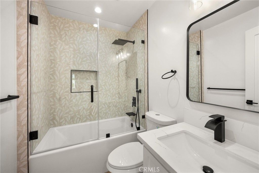 Image 13 of property listing at 6049 Whitewood Avenue, Lakewood, CA 90712