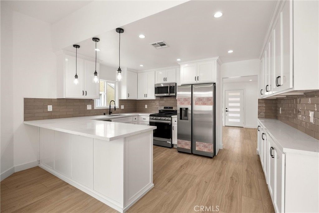 Image 8 of property listing at 6049 Whitewood Avenue, Lakewood, CA 90712