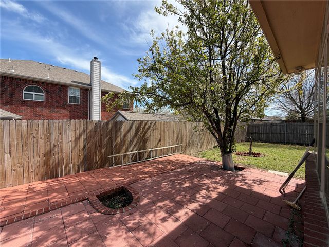 304 Serenade Lane, Euless, TX 76039