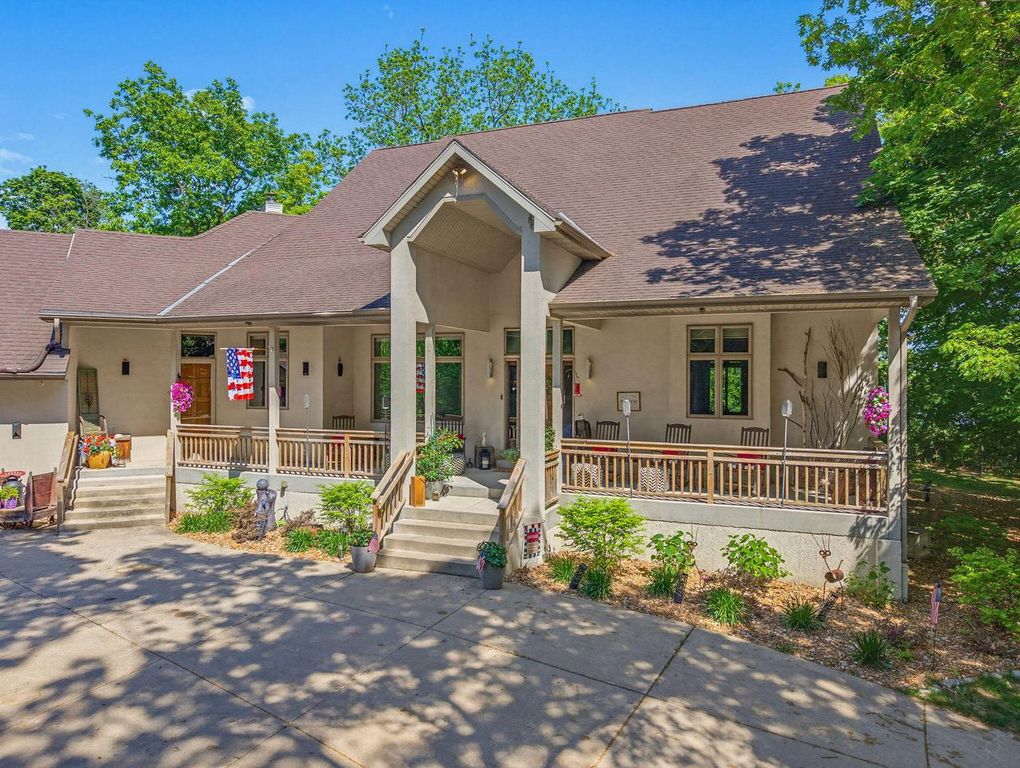5876 N County Road C, Nashotah, WI 53058