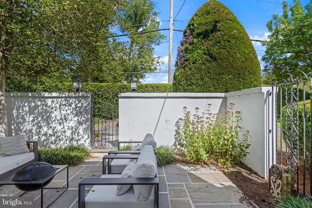 1 CHATHAM PL, Wallingford, PA 19086