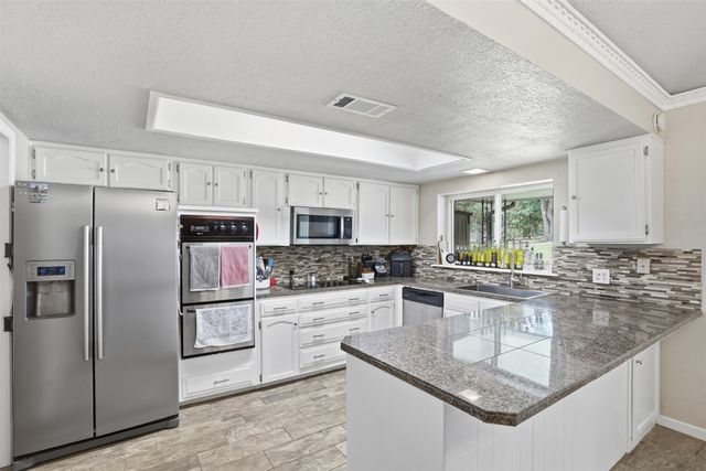 6514 Circo Drive, De Cordova, TX 76049