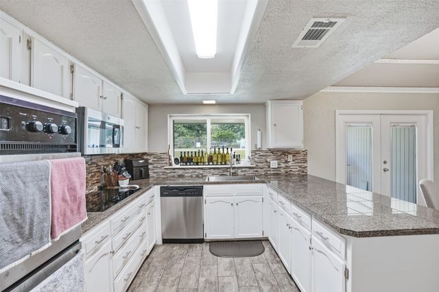 6514 Circo Drive, De Cordova, TX 76049