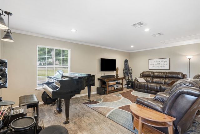6514 Circo Drive, De Cordova, TX 76049