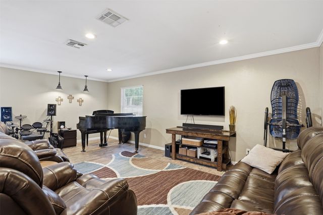 6514 Circo Drive, De Cordova, TX 76049