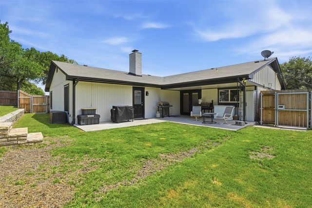 6514 Circo Drive, De Cordova, TX 76049