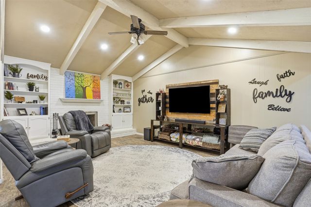 6514 Circo Drive, De Cordova, TX 76049