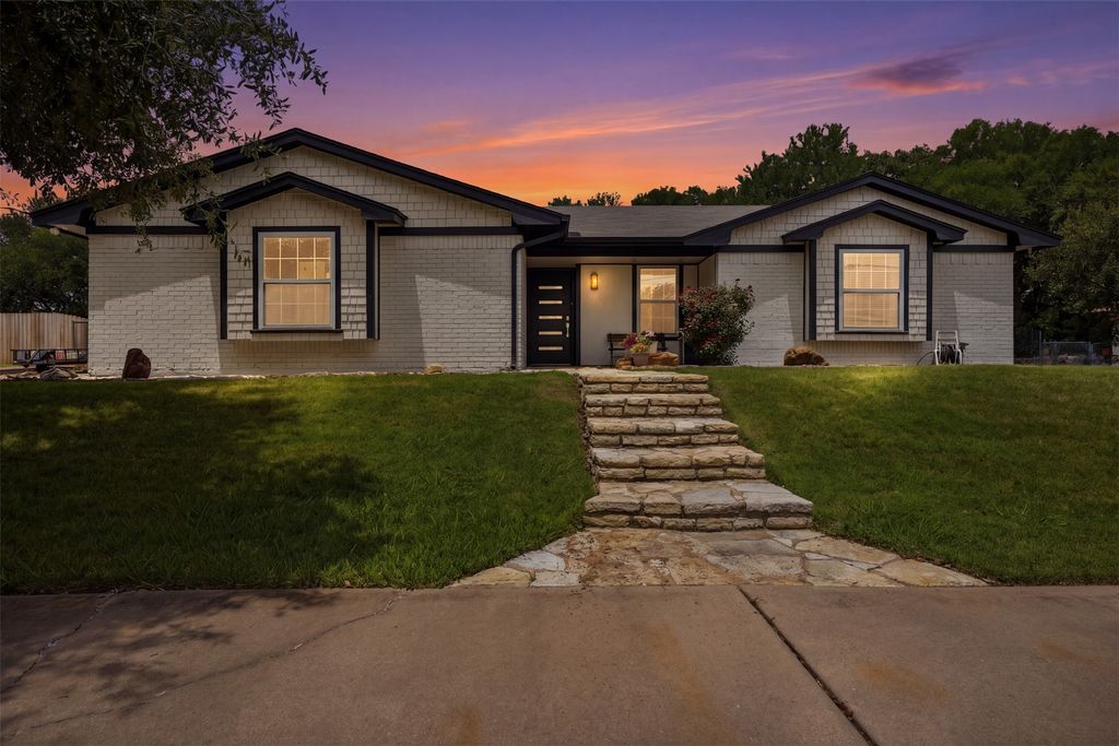 6514 Circo Drive, De Cordova, TX 76049