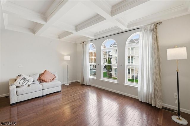 41 Creekside Ct, Secaucus Town, NJ 07094