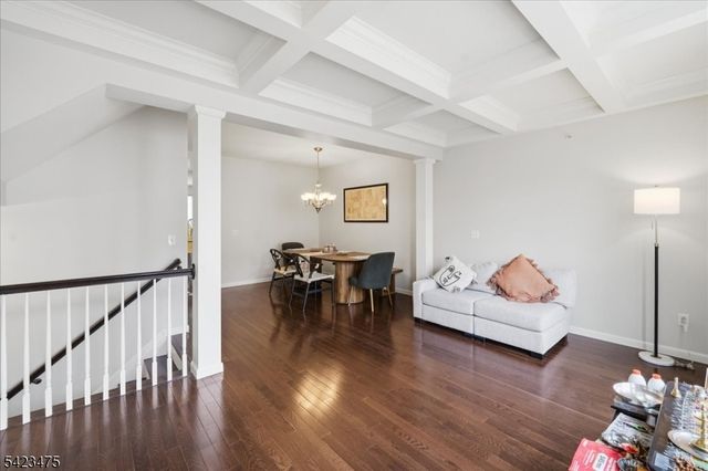 41 Creekside Ct, Secaucus Town, NJ 07094