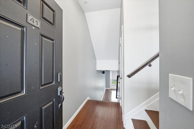 41 Creekside Ct, Secaucus Town, NJ 07094