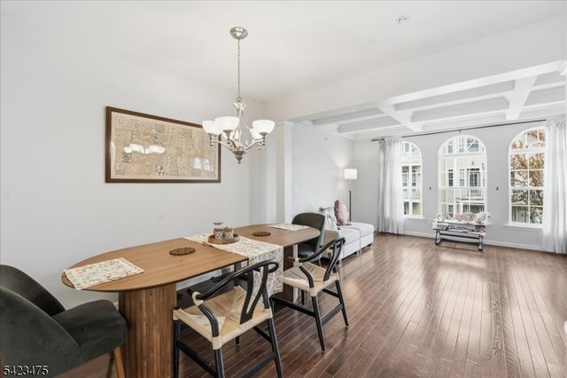 41 Creekside Ct, Secaucus Town, NJ 07094