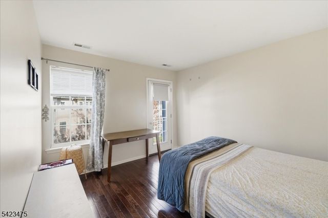 41 Creekside Ct, Secaucus Town, NJ 07094