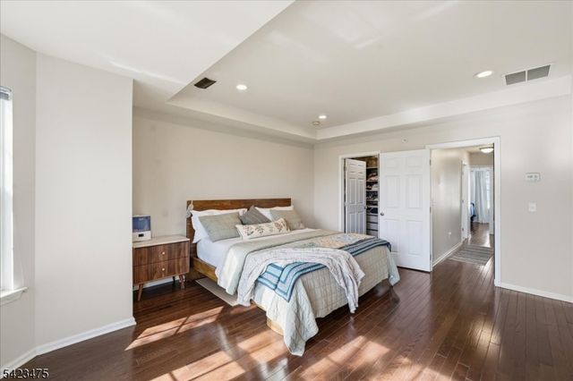 41 Creekside Ct, Secaucus Town, NJ 07094