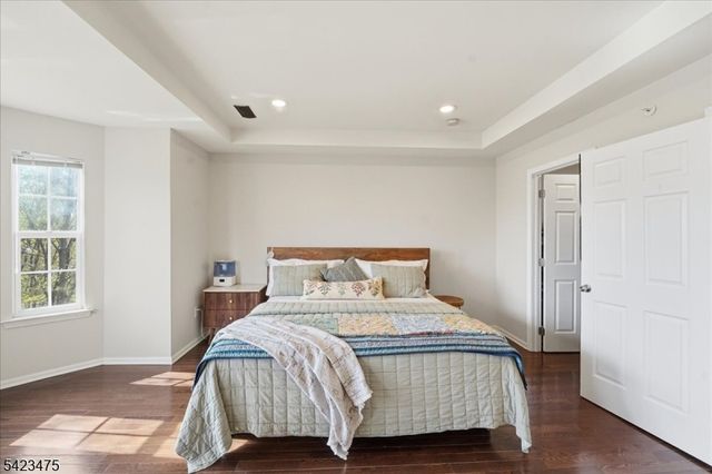 41 Creekside Ct, Secaucus Town, NJ 07094