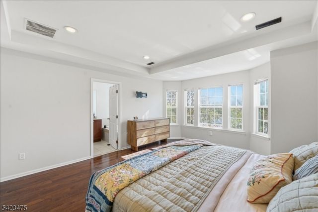 41 Creekside Ct, Secaucus Town, NJ 07094