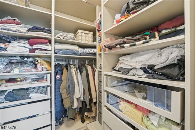 41 Creekside Ct, Secaucus Town, NJ 07094