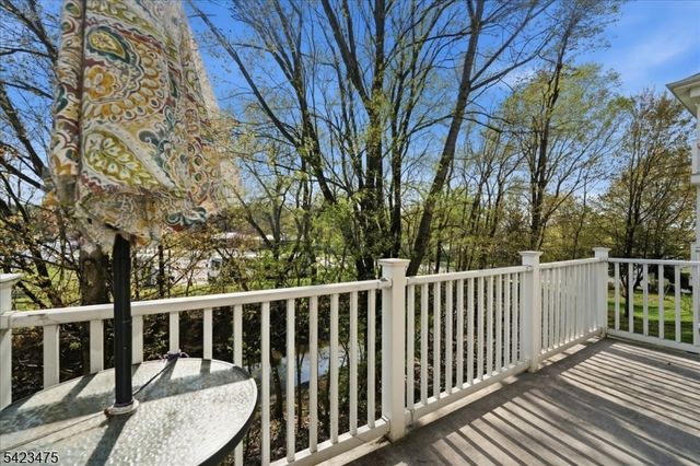 41 Creekside Ct, Secaucus Town, NJ 07094